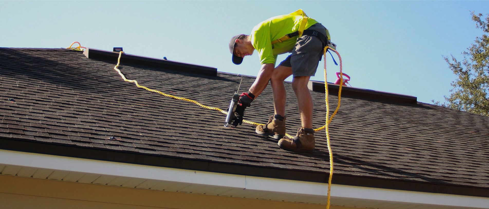 Main-Banner-3 Sydeny Roof Painting & Repairing Man